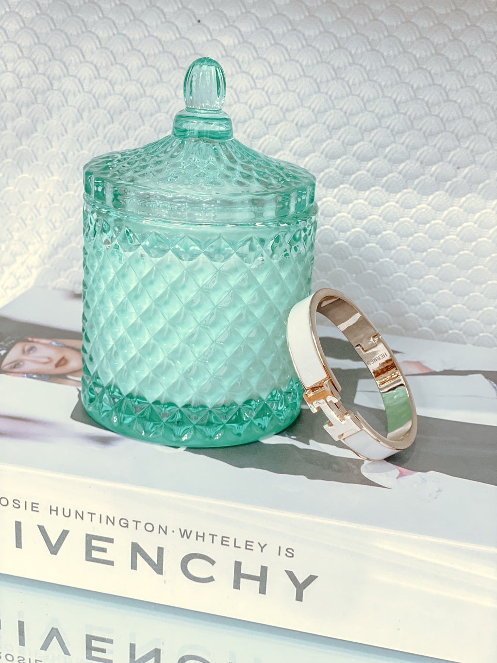 CHELSEA Luxury Candle Home Decor Designer Scented Inspired By 23 London. A hand-poured soy candle in Tiffany blue glass, blending labdanum, incense, patchouli, sandalwood, and vanilla into a quiet, elegant warmth.