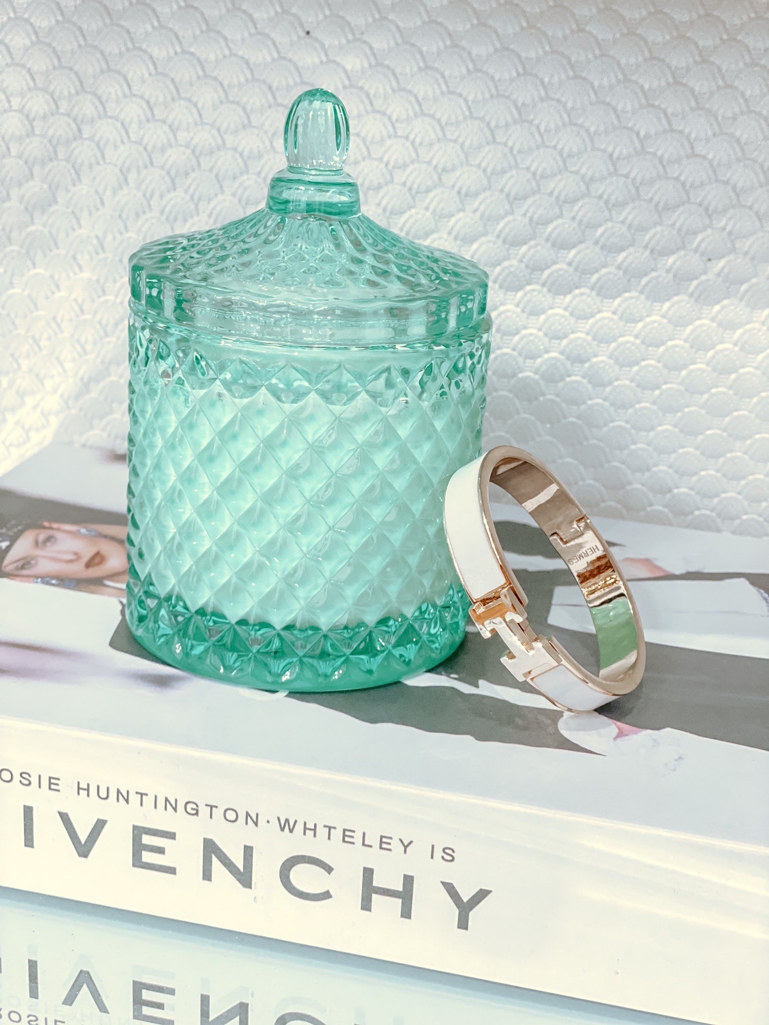 CHELSEA Luxury Candle Home Decor Designer Scented Inspired By 23 London. A hand-poured soy candle in Tiffany blue glass, blending labdanum, incense, patchouli, sandalwood, and vanilla into a quiet, elegant warmth.