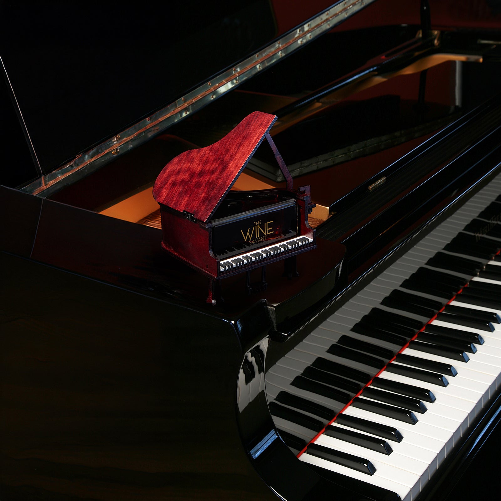 Piano Shaped Whiskey & Wine Decanter - 25OZ Pianist Instrument Unique Decanter Set with Beautiful Gift Box, Gift for Instrumentalist, Music Lover, Orchestra, Musicals, Broad Way Keyboard Enthusiasts